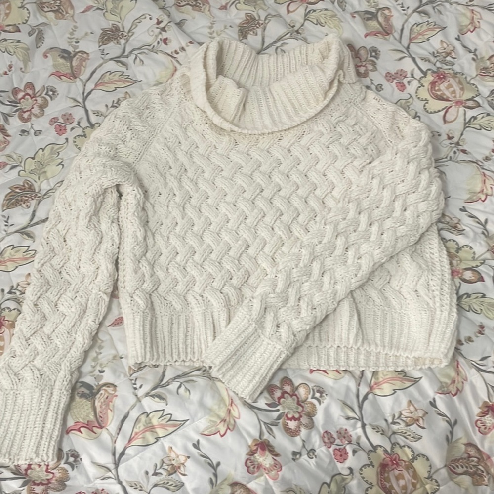 kendal + kylie white knit sweater size large. nothing wrong with it, never worn.